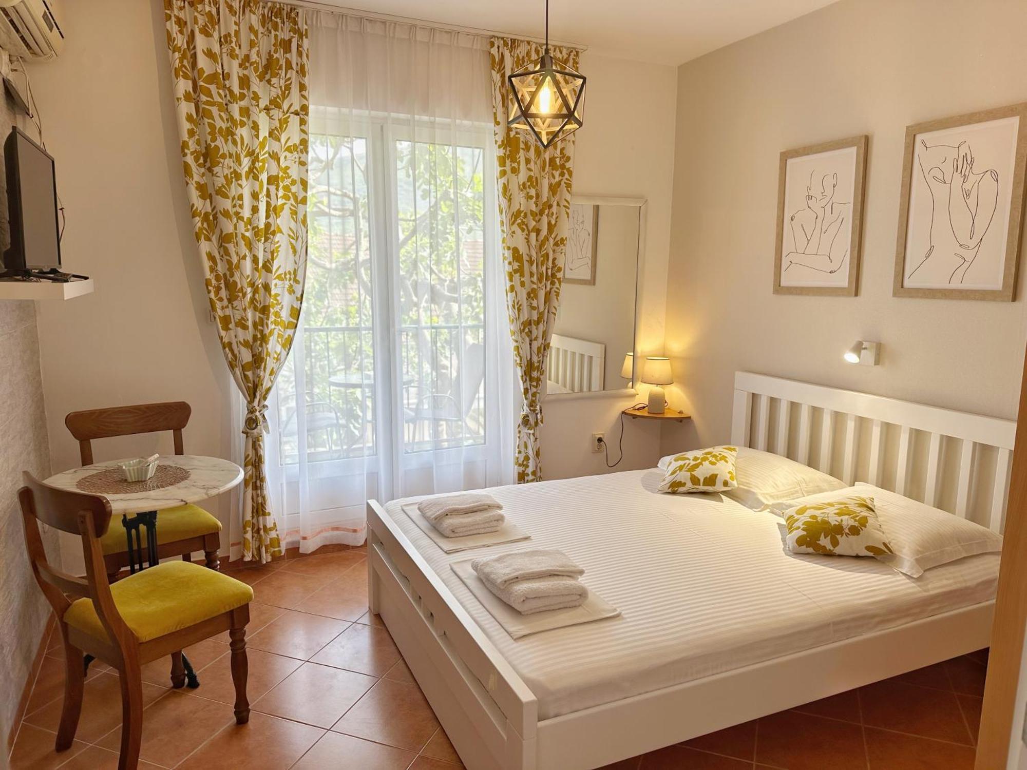 Lav Apartments Herceg Novi Esterno foto